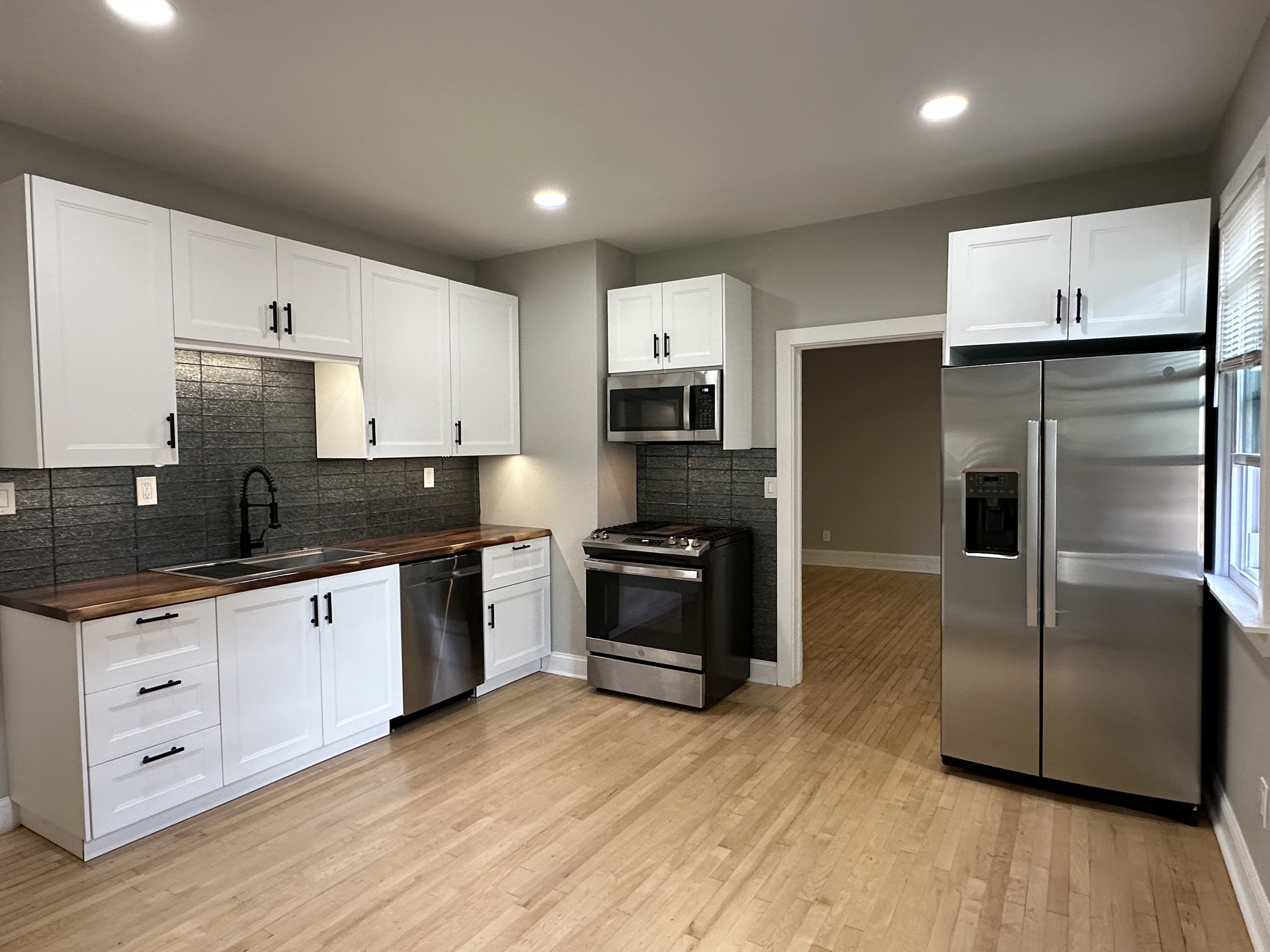 3141 S Indiana Ave - Duplex - Lower Unit